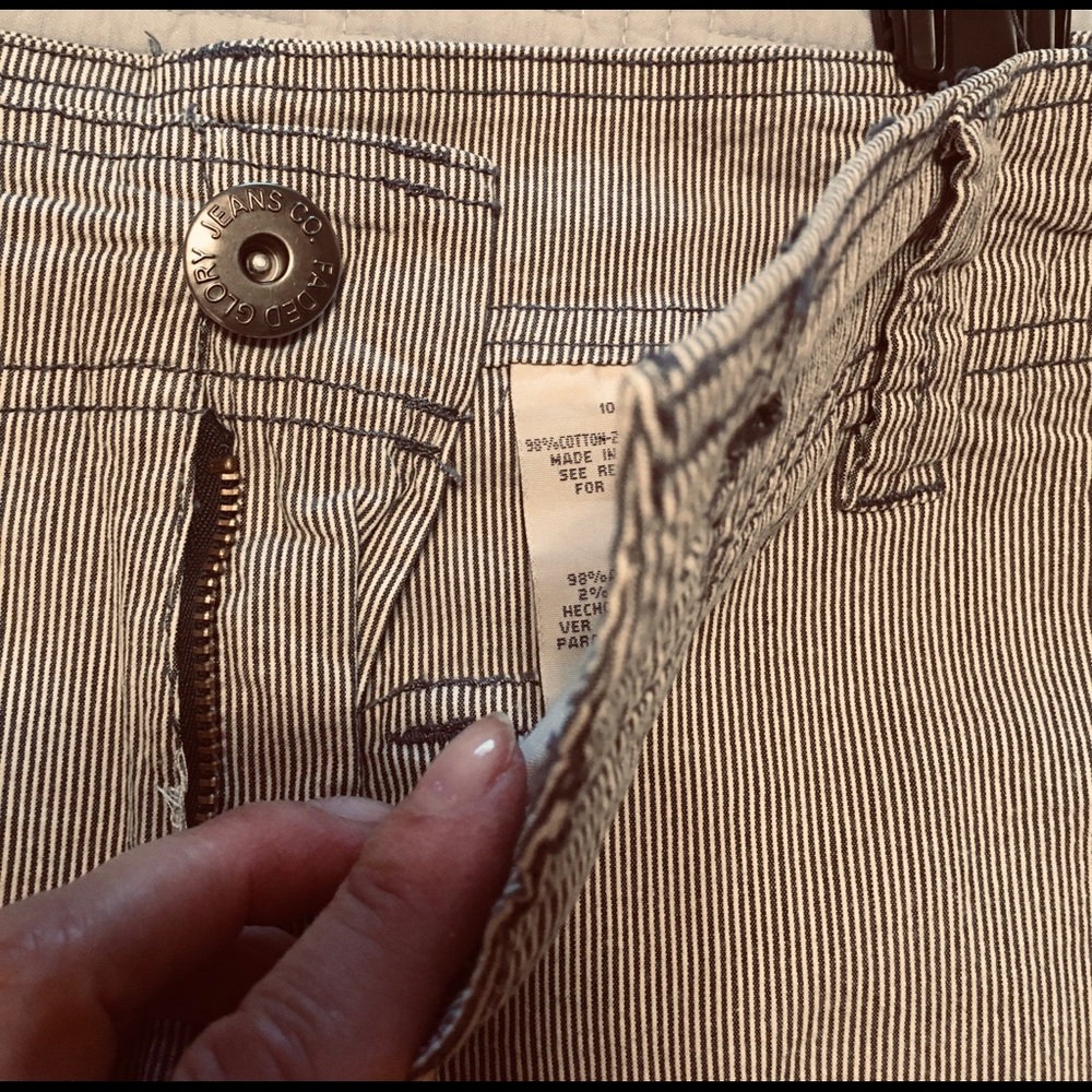 Pinstripe stretch shorts - Picture 3 of 6